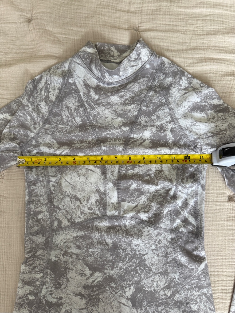 Lululemon Beach Break Rashguard Size 2 - Picture 7 of 7